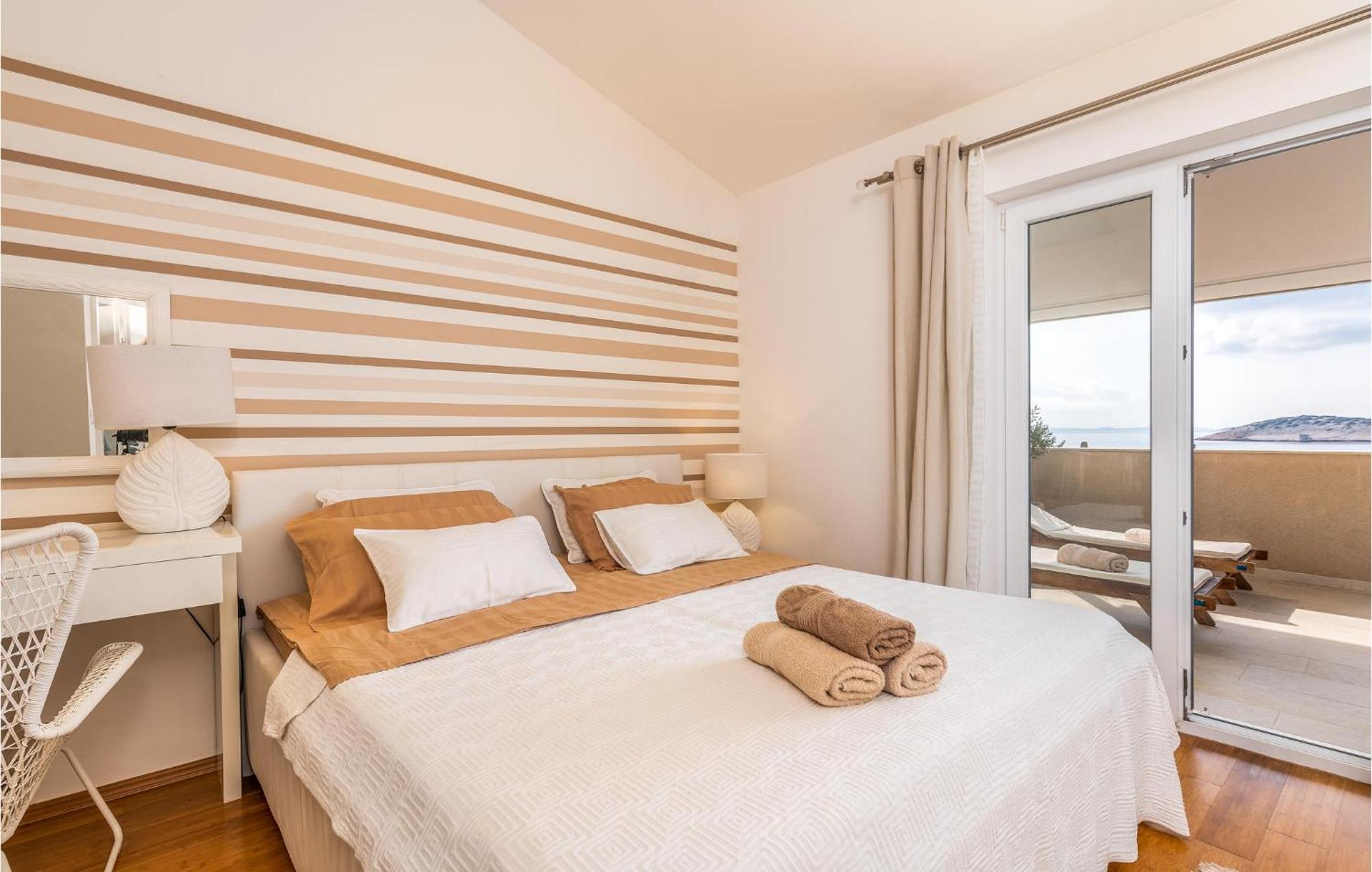 Beautiful Home In Martinscica With Wifi Dış mekan fotoğraf